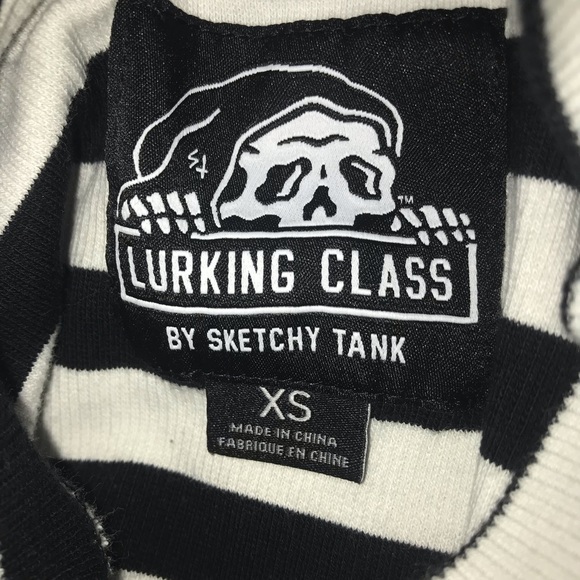 Lurking class mock-neck crop top - Picture 2 of 4